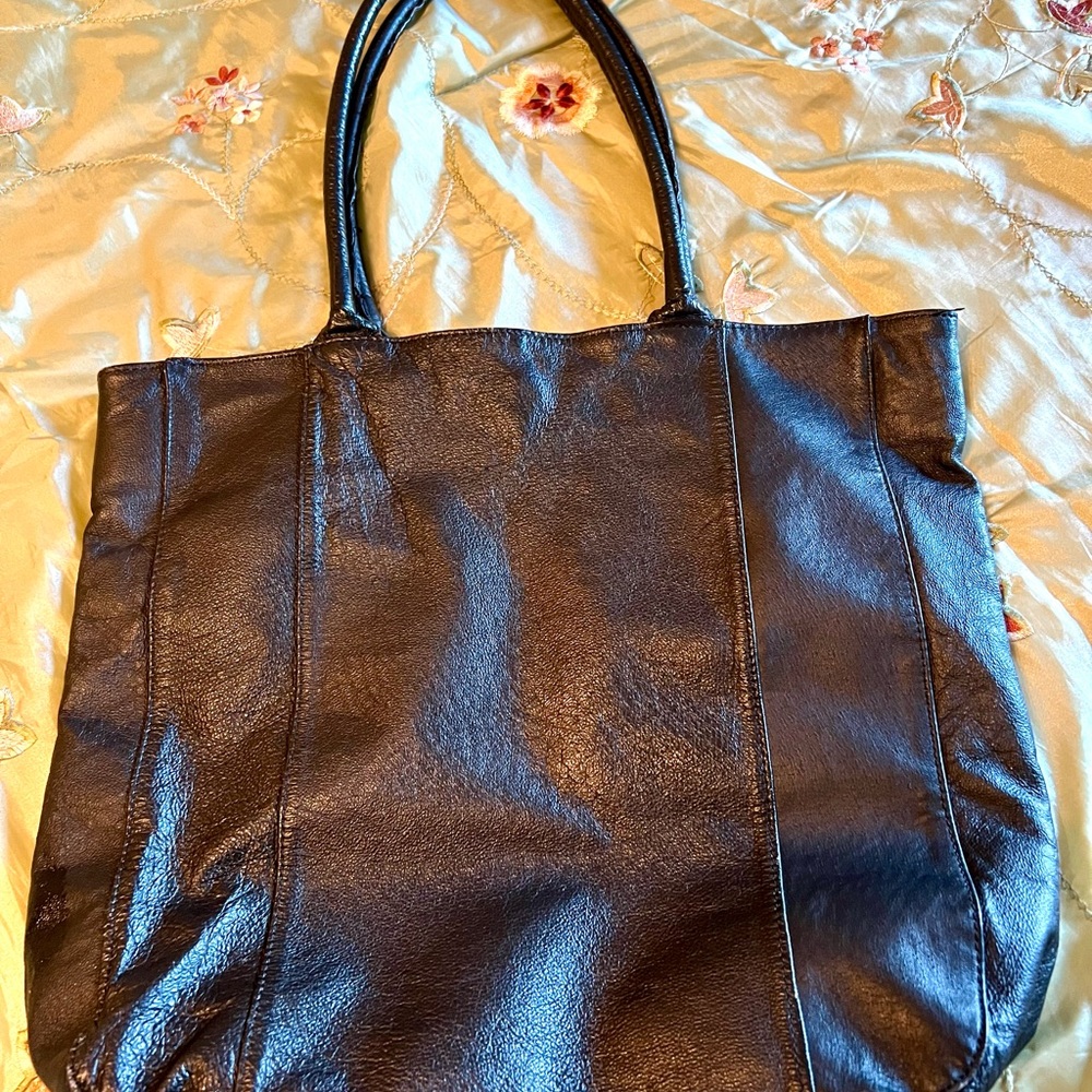 Chico’s Black Leather Tote Bag 100% leather and 100% cotton liner. Weight 1.0 lb - Picture 2 of 8